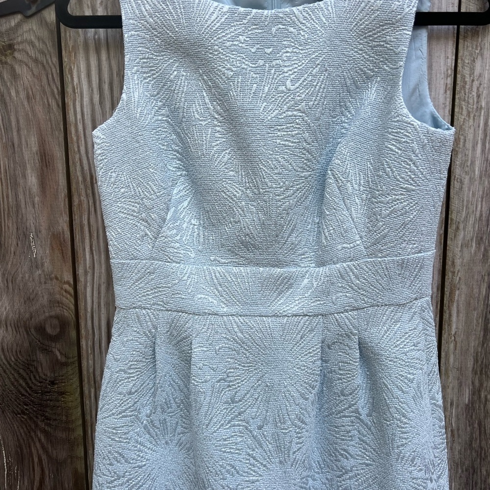 TAHARI Arthur S Levine Light Ice Blue Embossed Sleeveless Shift Dress Women’s 2 - Picture 2 of 10